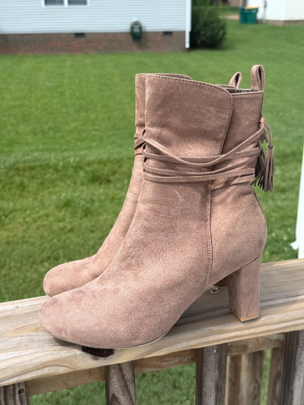 Mushroom Taupe Suede Tassel Booties Boho Western Block Heel Sz 8.5 3914